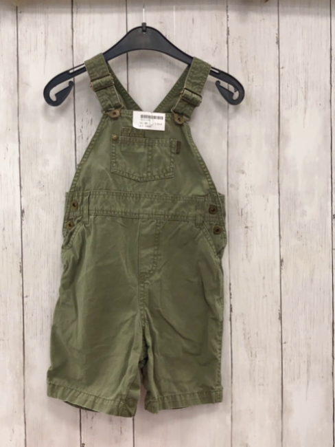 H&M  Latzshorts  Gr. 86  kiwi 