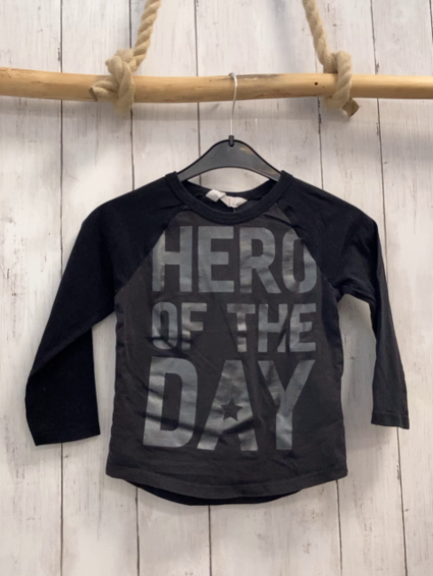 H&M  Langarmshirt  Gr. 98  schwarz graue glänzende Schrift 