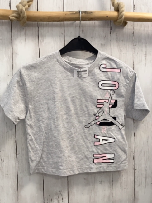 Jordan  T-Shirt  Gr. 122  hellgrau Schrift 