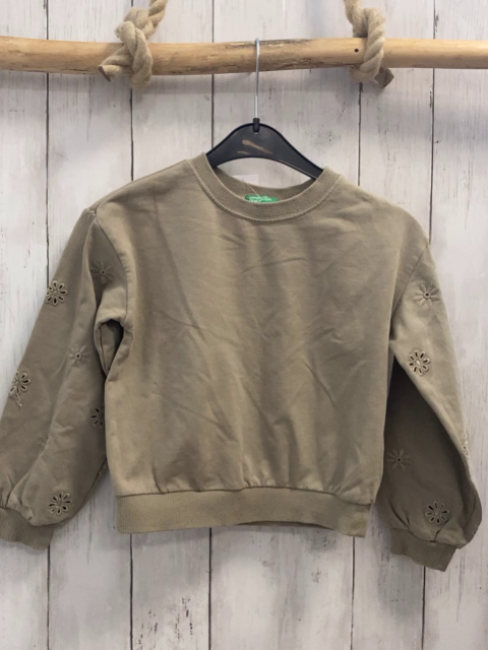 Benetton  Pullover  Gr. 116  sand Blumenstickerei 
