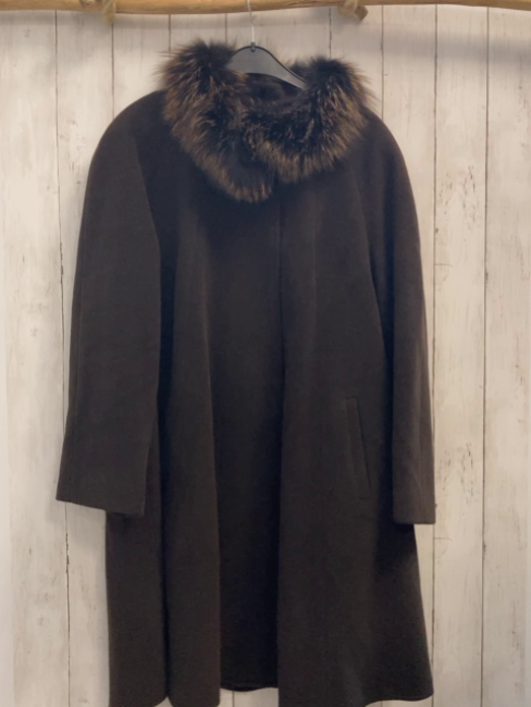 Bauer  Mantel  Gr. 40  braun 50 % Schurwolle 50 % Angora abtrennbarer Fellkragen 