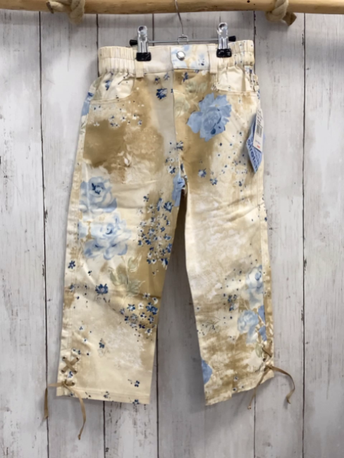 neu Liegelind  Caprihose  Gr. 128  beige weiß+ hellblau blaue Blumen am Saum geschnürt 