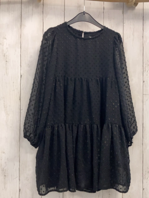 reserved Kleid Gr. 122  schwarz Noppen