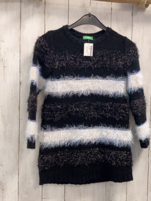 benetton Kleid Gr. 110  schwarz weiß flusig Strick