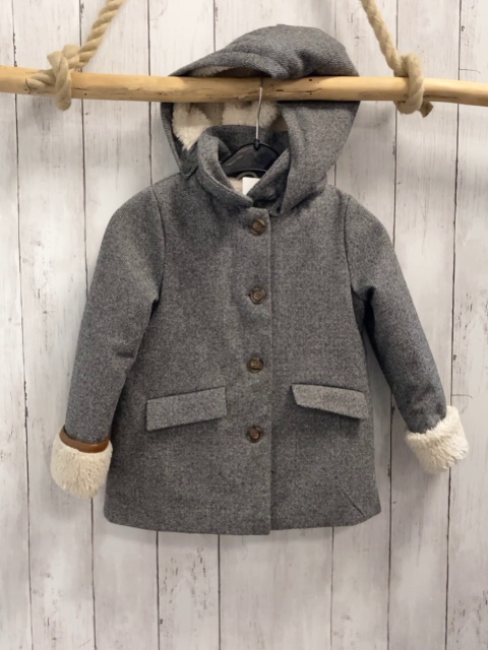 Okaidi  Jacke  Gr. 110  grau hellgraue Zackenstreifen Kapuze wolloptik beige Teddyfutter 