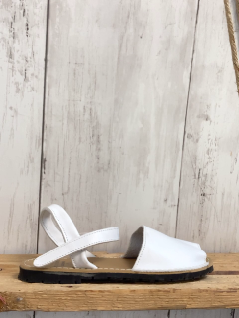 neu Avarca Menorquina  Sandalen  Gr. 31  weiß 