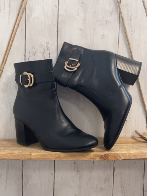   Stiefeletten  Gr. 39  schwarz goldene Schnallen 