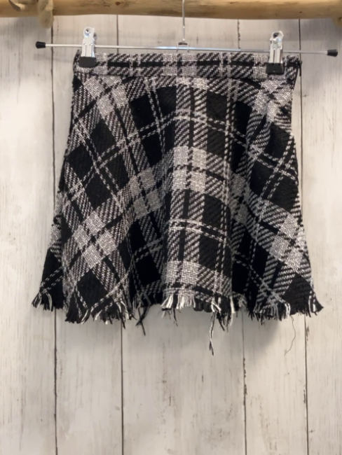 H&M  Rock Gr. 128  schwarz weiß kariert Fransensaum Bund verstellbar 