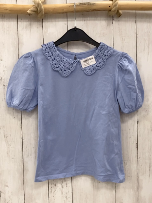 H&M T-Shirt Gr. 134  hellblau Häkelkragen