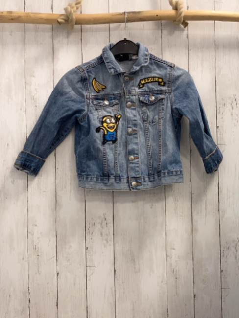 H&M Jeansjacke  Gr. 122  blau Aufnäher Minions 