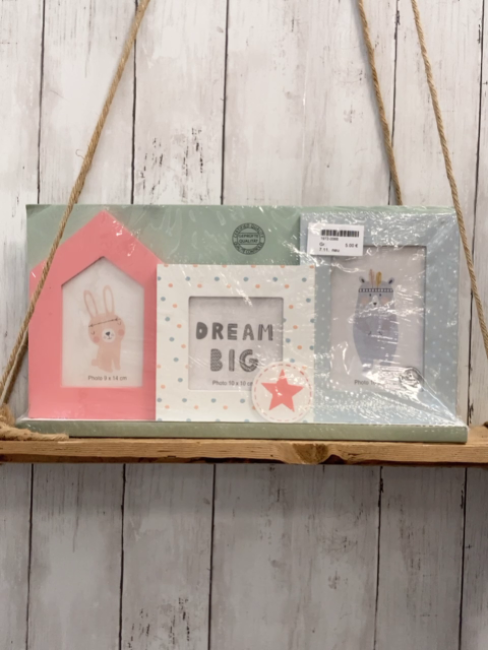 neu  Holzspielzeug  Ständer mit 3 Bilderrahmen 