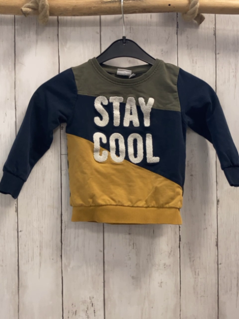 name it Pullover Gr. 86  oliv blau ocker Schrift