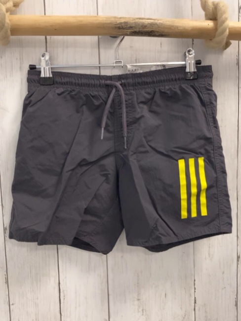 Adidas  Sportshorts Gr. 140  grau gelbe Seitenstreifen
