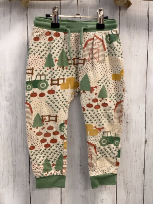 Alana  Jogginghose  Gr. 86  beige Bauernhofmotive hellgrüner Bund mit Kordel