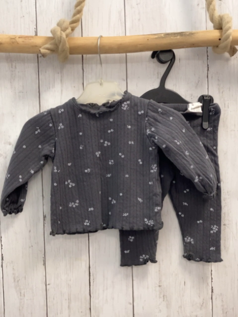 2tlg zara Langarmshirt + Leggings Gr. 74  grau Lochmuster Blumen